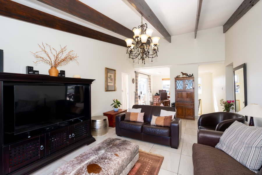 4 Bedroom Property for Sale in Sunset Estate Western Cape